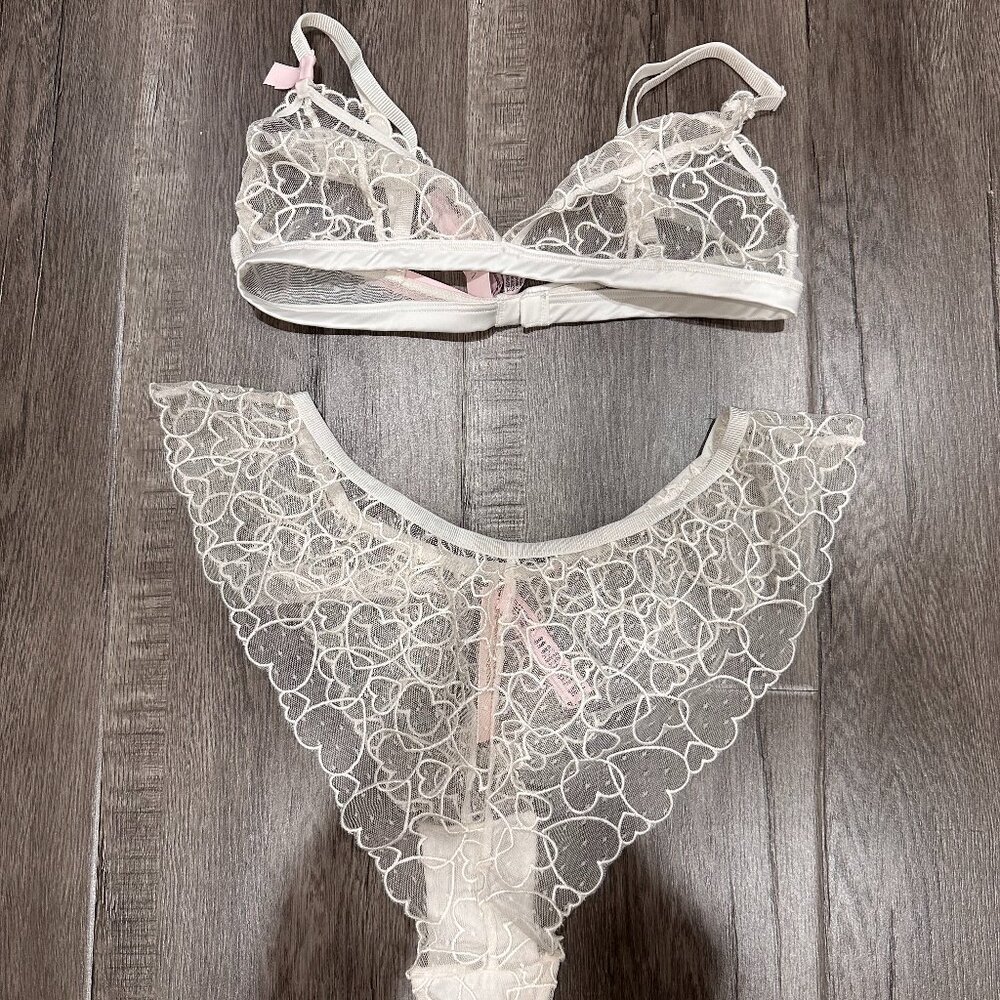 Victoria secrets lingerie set